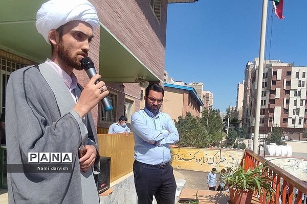 تقدیر از دانش‌آموزان و دبیران در دبیرستان امام علی(ع)۲_رودهن