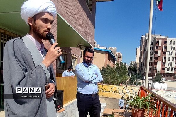 تقدیر از دانش‌آموزان و دبیران در دبیرستان امام علی(ع)۲_رودهن