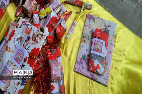 گرامیداشت هفته کرامت و تقدیر از دانش‌‌آموزان فعال نماز و مسابقات قرآنی مدرسه شایستگان ملارد