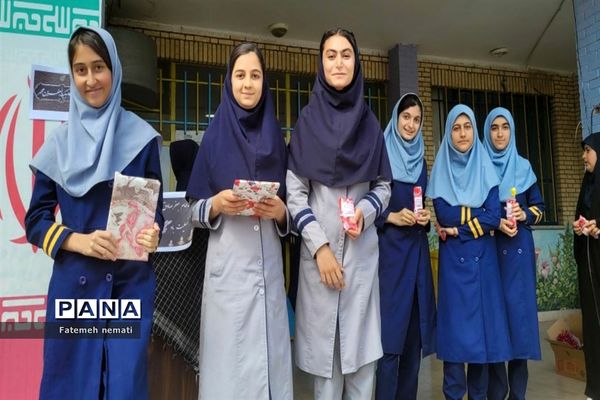 گرامیداشت هفته کرامت و تقدیر از دانش‌‌آموزان فعال نماز و مسابقات قرآنی مدرسه شایستگان ملارد