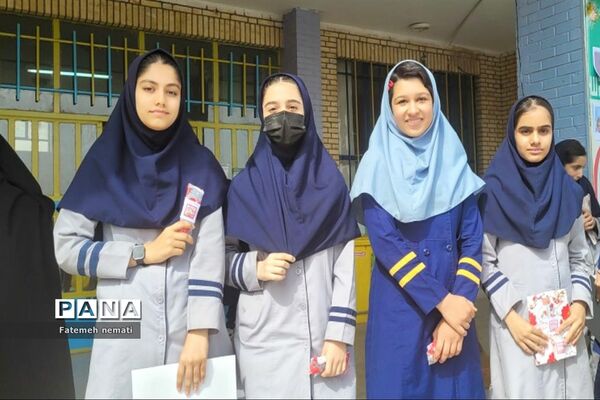 گرامیداشت هفته کرامت و تقدیر از دانش‌‌آموزان فعال نماز و مسابقات قرآنی مدرسه شایستگان ملارد