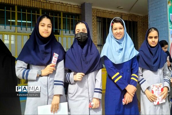 گرامیداشت هفته کرامت و تقدیر از دانش‌‌آموزان فعال نماز و مسابقات قرآنی مدرسه شایستگان ملارد