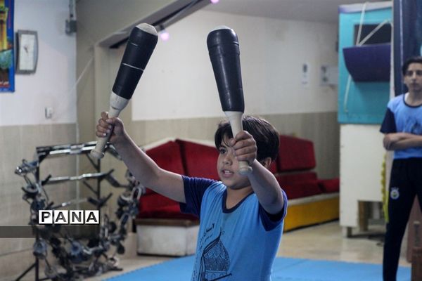 مراسم تجلیل از هیات زورخانه و کشتی پهلوانی شهرستان برخوار