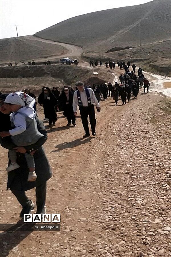 پیاده‌روی به‌مناسبت هفته سازمان دانش‌آموزی شهرستان بجنورد