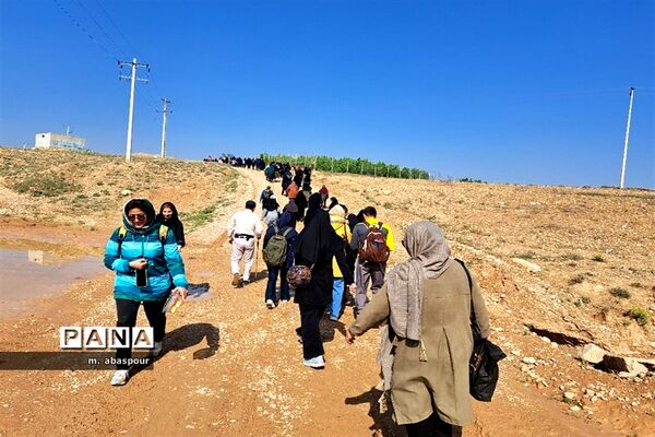 پیاده‌روی به‌مناسبت هفته سازمان دانش‌آموزی شهرستان بجنورد