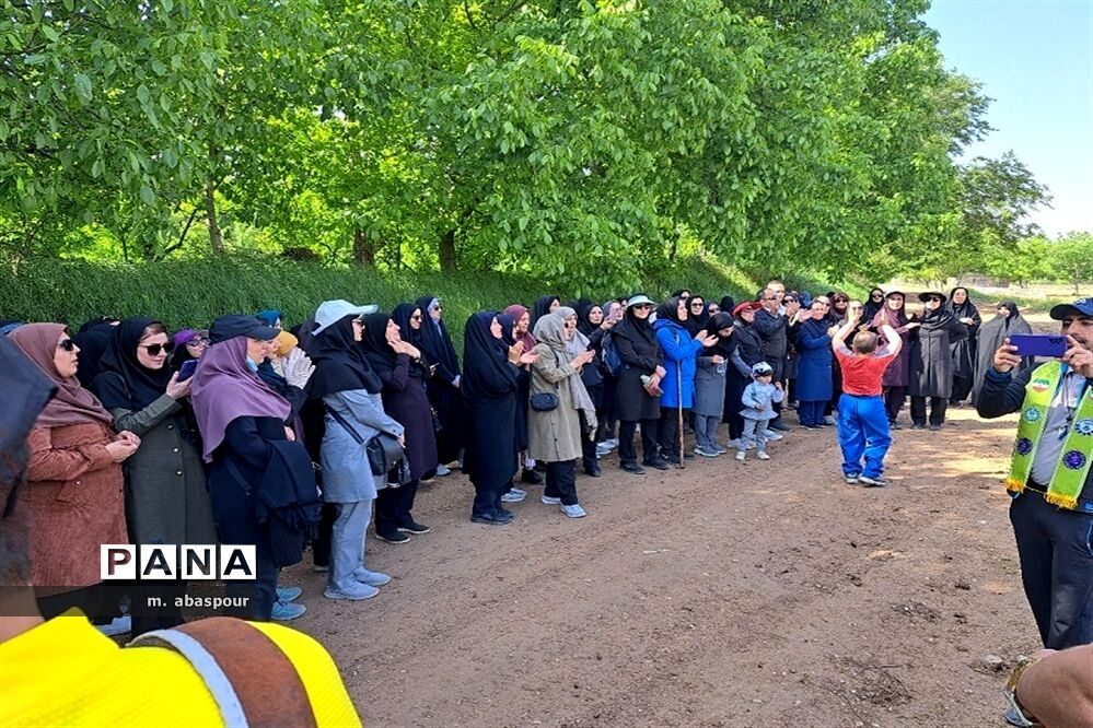 پیاده‌روی به‌مناسبت هفته سازمان دانش‌آموزی شهرستان بجنورد