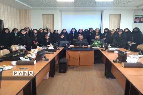 نشست هم‌اندیشی نخبگان دانش‌آموزی آموزش و پرورش ناحیه۶ به مناسبت روز دختر