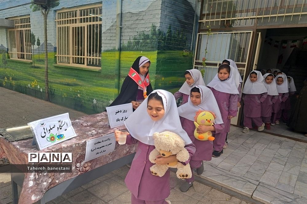 برپایی جشن روز دختر در دبستان دخترانه عفت ناحیه یک یزد
