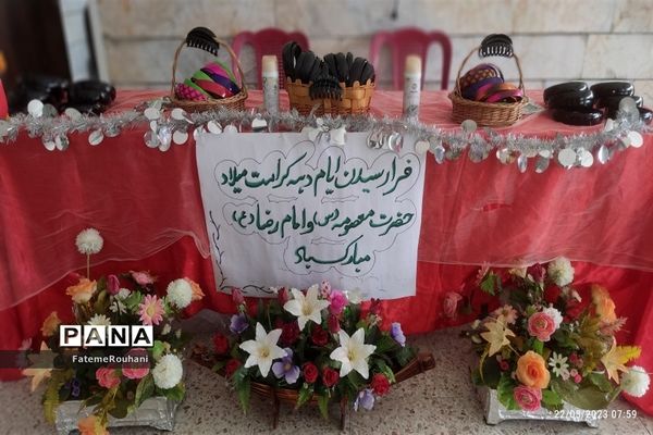 اهدای جوایز به دانش‌‌آموزان به‌مناسبت روز دختر در شهرستان خلیل‌آباد