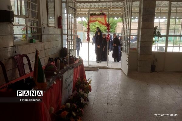 اهدای جوایز به دانش‌‌آموزان به‌مناسبت روز دختر در شهرستان خلیل‌آباد