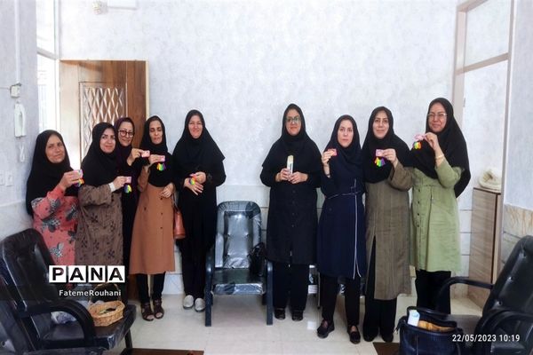 اهدای جوایز به دانش‌‌آموزان به‌مناسبت روز دختر در شهرستان خلیل‌آباد