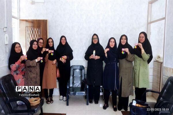 اهدای جوایز به دانش‌‌آموزان به‌مناسبت روز دختر در شهرستان خلیل‌آباد