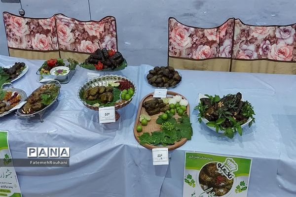 برگزاری هشتمین‌ جشنواره بومی محلی‌ تاک‌پلو در شهرستان خلیل‌آباد