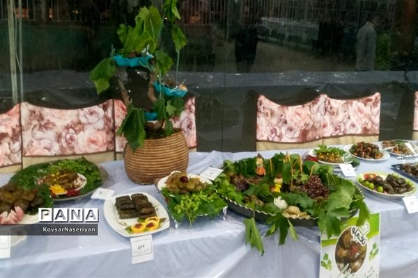 برگزاری هشتمین‌ جشنواره بومی محلی‌ تاک‌پلو در شهرستان خلیل‌آباد