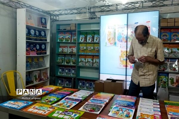 بازدید هنرمندان شهرستان قرچک از نمایشگاه بین‌المللی کتاب
