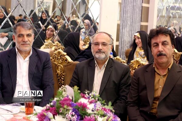 آیین تجلیل از معلمان نمونه استانی، منطقه‌ای و پژوهنده منطقه ۵
