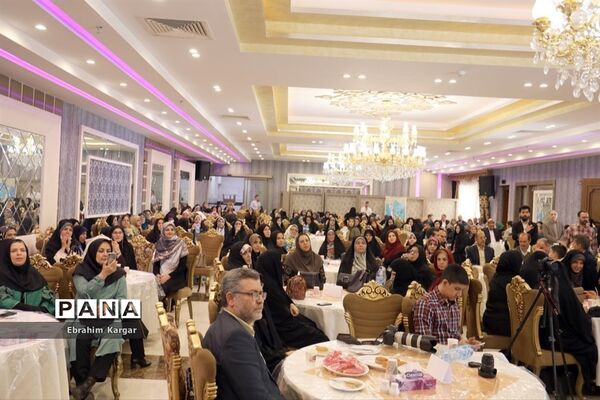 آیین تجلیل از معلمان نمونه استانی، منطقه‌ای و پژوهنده منطقه ۵