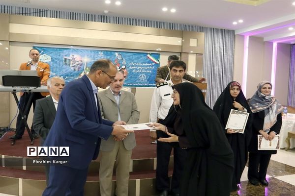 آیین تجلیل از معلمان نمونه استانی، منطقه‌ای و پژوهنده منطقه ۵