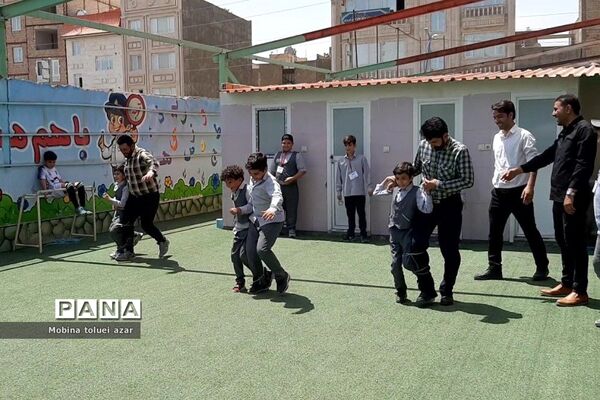 برگزاری مسابقه پدر و پسر در دبستان برهان علم ناحیه یک بهارستان