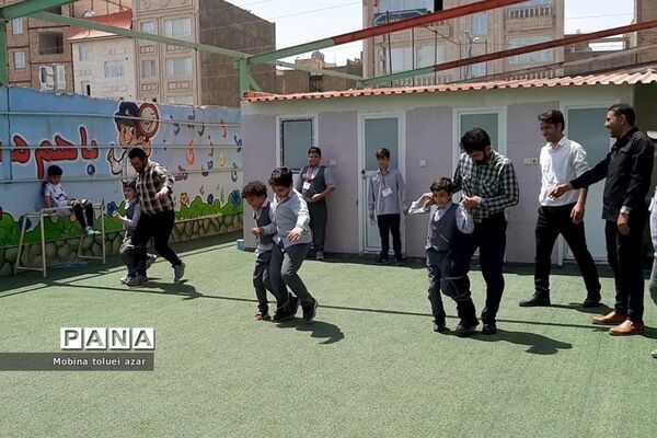 برگزاری مسابقه پدر و پسر در دبستان برهان علم ناحیه یک بهارستان