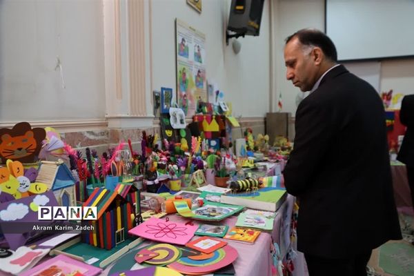 نمایشگاه دست‌سازه‌های دانش‌آموزان شهرستان اسلامشهرمبتنی برمحتوای مجلات رشد