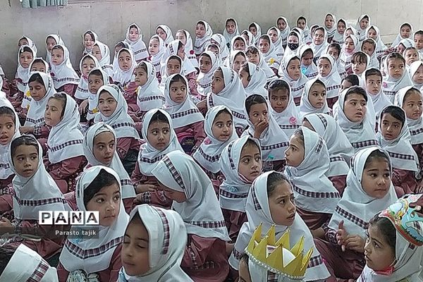 برپایی جشن الفبا برای شکوفه‌های کلاس اولی در مدرسه پروین اعتصامی  ناحیه 2 بهارستان