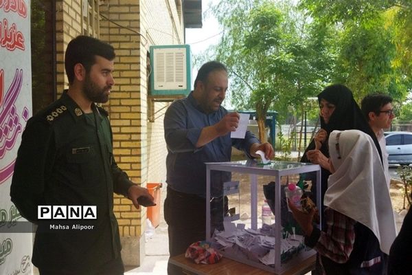 برگزاری جشن روز دختر در سالن ورزشی هفت تیر شهرستان قرچک