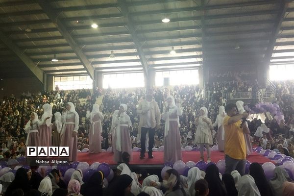 برگزاری جشن روز دختر در سالن ورزشی هفت تیر شهرستان قرچک