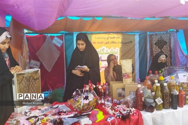 برگزاری جشن روز دختر در سالن ورزشی هفت تیر شهرستان قرچک