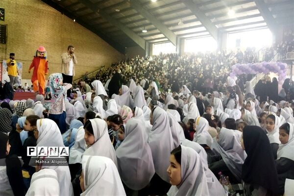 برگزاری جشن روز دختر در سالن ورزشی هفت تیر شهرستان قرچک