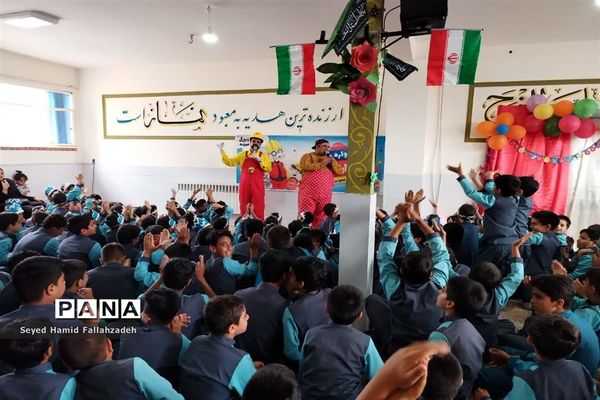 جشن الفبای کلاس اولی‌های دبستان قاسم ‌بن الحسن(ع) ناحیه یک یزد