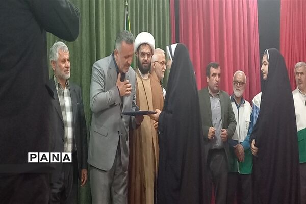 مراسم تجلیل از دانش‌آموزان دختر حافظ جزء ۳۰ قرآن کریم در محمودآباد