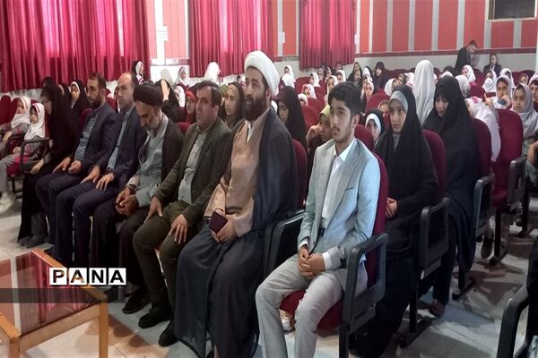 مراسم تجلیل از دانش‌آموزان دختر حافظ جزء ۳۰ قرآن کریم در محمودآباد