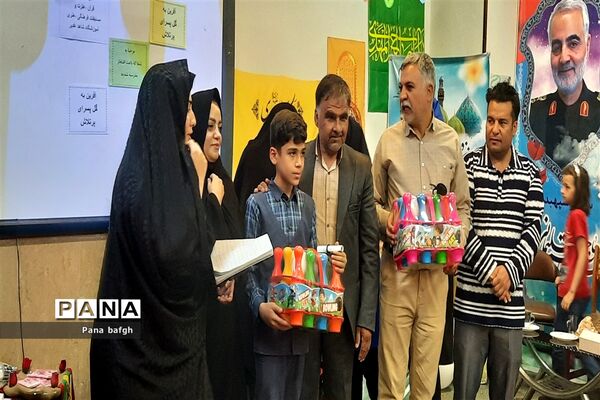 تجلیل از برگزیدگان مسابقات قرآنی و ‌فرهنگی آموزشگاه شاهد غدیر بافق