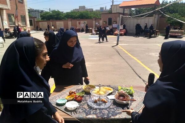 کارسوق ایران زیبا در دبیرستان فرزانگان اسلامشهر