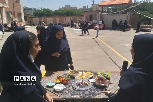 کارسوق ایران زیبا در دبیرستان فرزانگان اسلامشهر