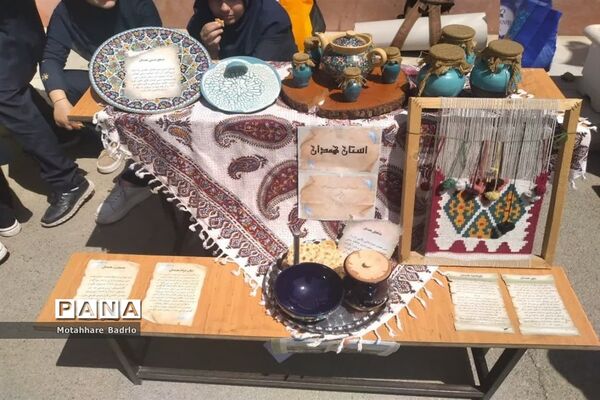 کارسوق ایران زیبا در دبیرستان فرزانگان اسلامشهر