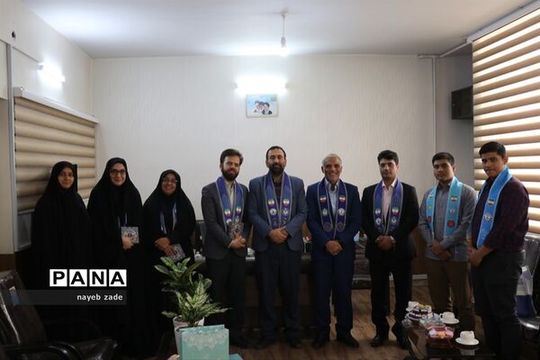 نشست معاونت پرورشی و اعضای مجلس دانش‌آموزی ناحیه ۵ مشهد با رئیس سازمان دانش‌آموزی