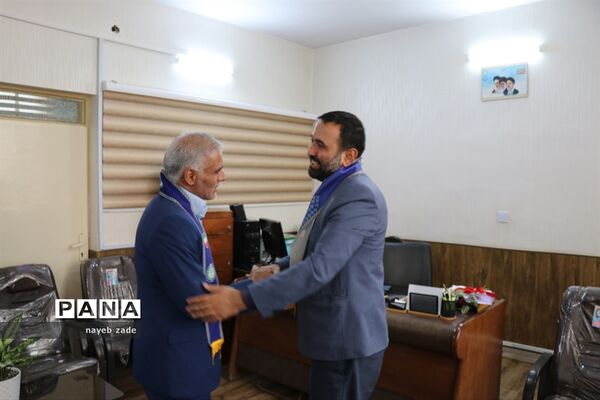 نشست معاونت پرورشی و اعضای مجلس دانش‌آموزی ناحیه ۵ مشهد با رئیس سازمان دانش‌آموزی