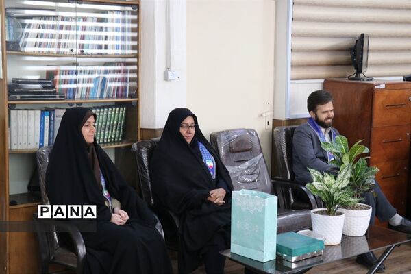 نشست معاونت پرورشی و اعضای مجلس دانش‌آموزی ناحیه ۵ مشهد با رئیس سازمان دانش‌آموزی