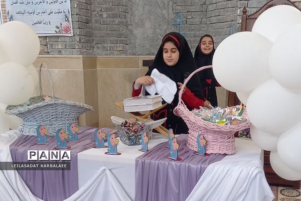 تجلیل از دختران شهدای مدافع حرم فشافویه در روز دختر