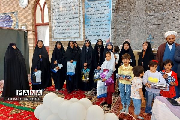 تجلیل از دختران شهدای مدافع حرم فشافویه در روز دختر