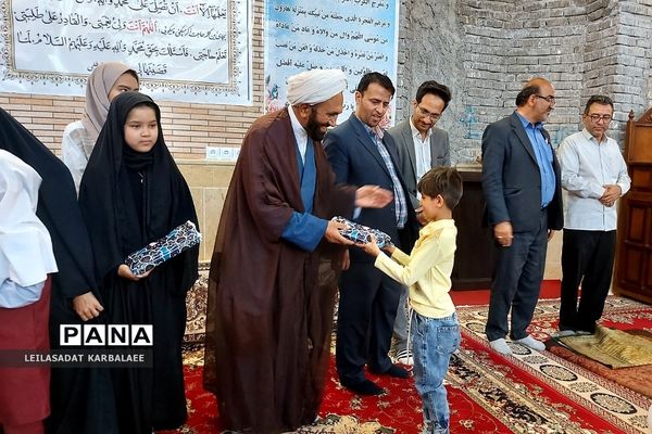 تجلیل از دختران شهدای مدافع حرم فشافویه در روز دختر