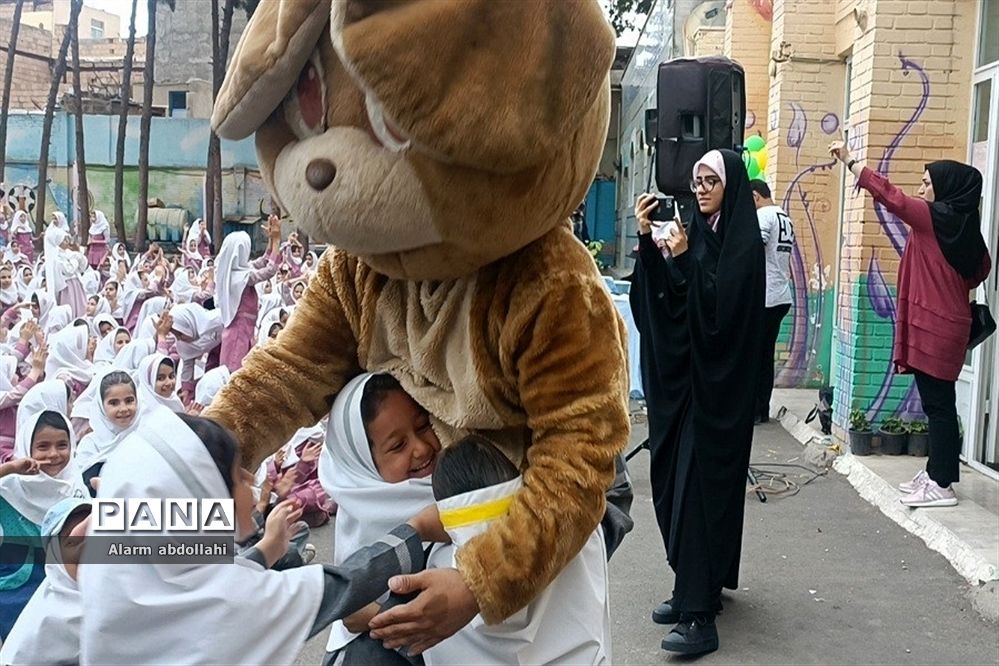 برگزاری جشن پایان سال تحصیلی و روز دختر در مدرسه‌ نجمه‌ شهرستان قرچک