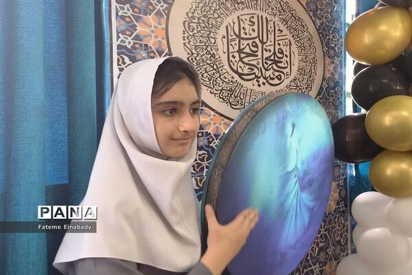 جشن فارغ‌التحصیلی و روز دختر در مدرسه حاجیه نوری ملارد