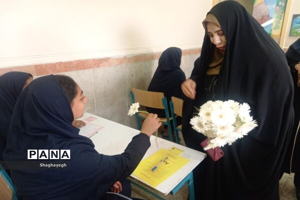 جشن ولادت حضرت فاطمه معصومه(س) و بزرگداشت روز دختر در دبیرستان عدالت‌ بخش جوادآباد