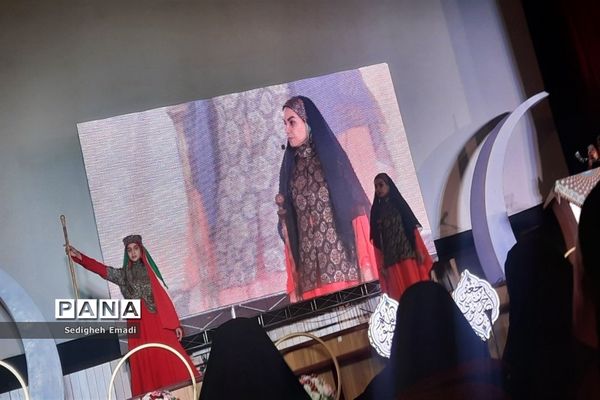 مراسم تجلیل از دانش‌آموزان دختر به‌مناسبت روز دختر