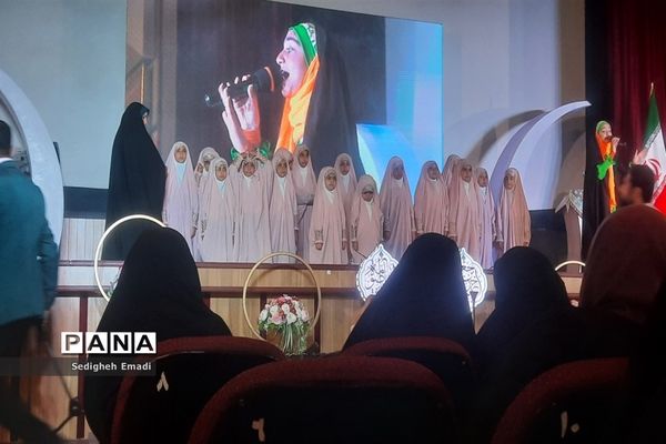 مراسم تجلیل از دانش‌آموزان دختر به‌مناسبت روز دختر