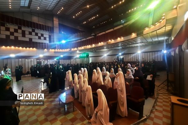 مراسم تجلیل از دانش‌آموزان دختر به‌مناسبت روز دختر