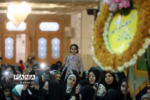 همایش بزرگ دختران قم در حرم بهترین دختر دنیا